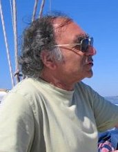 La méthode des marches ascendantes ; application aux solutions de l'équation de Cauchy Riemann et de l'équation associée au laplacien de Hodge