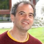 Structures de contact exotiques sur l'espace euclidien