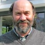 Invariants of generic normal surface singularities