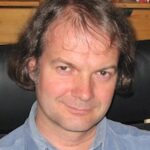 Seuil d'inversibilité dans les quotients de la classe de Nevenlinna