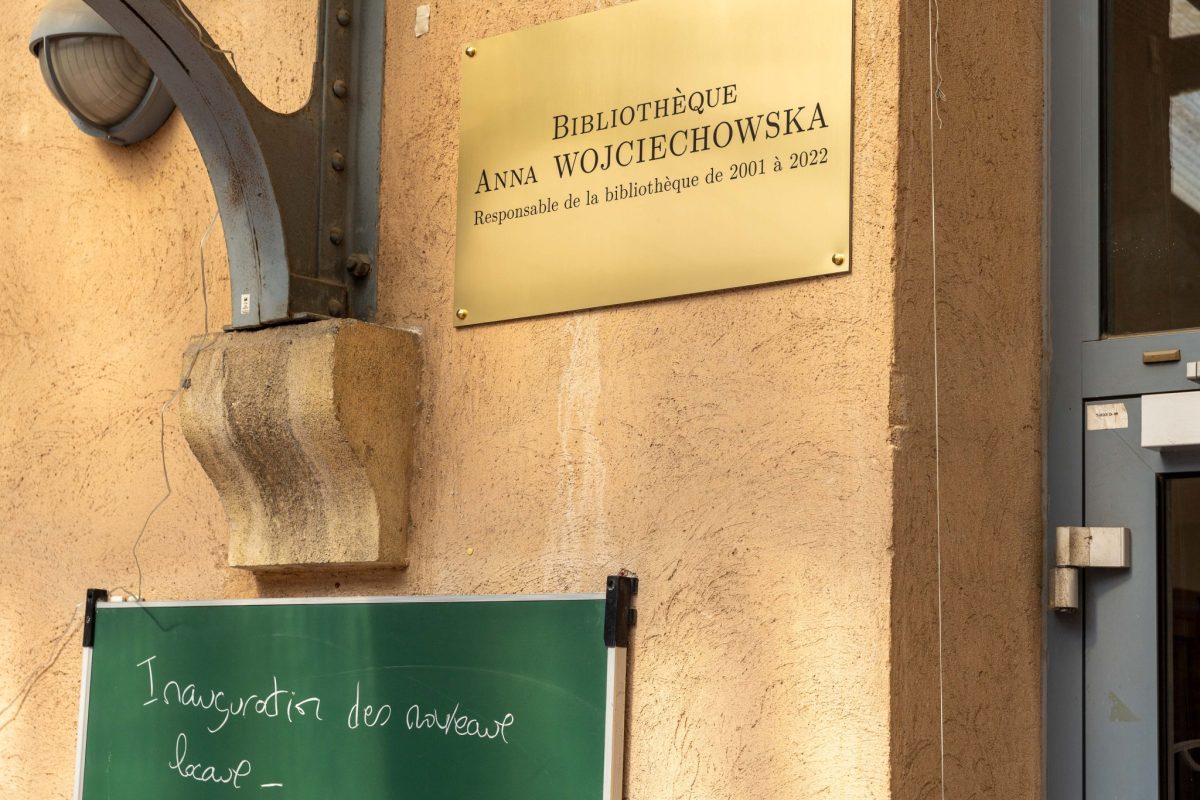 Plaque Inaugurative de la bibliothèque Anna Wojciechowska.