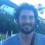 La dynamique classique et quantique du flot géodésique